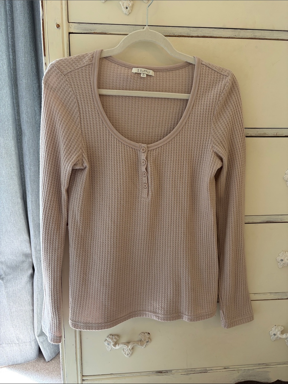 Z Supply Long Sleeve Waffle Henley Top - Light Taupe